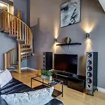 Suite Digs Paradyme